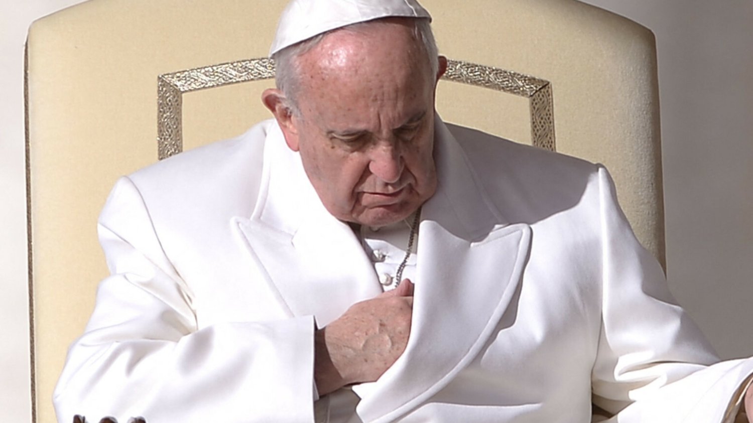 Franciszek w poważnym stanie w szpitalu. Nowe doniesienia o papieżu