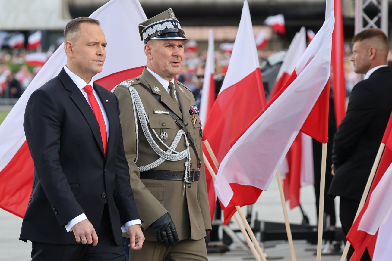 Pierwsze decyzje Nawrockiego w wojsku. Człowiek Macierewicza ma na tym skorzystać