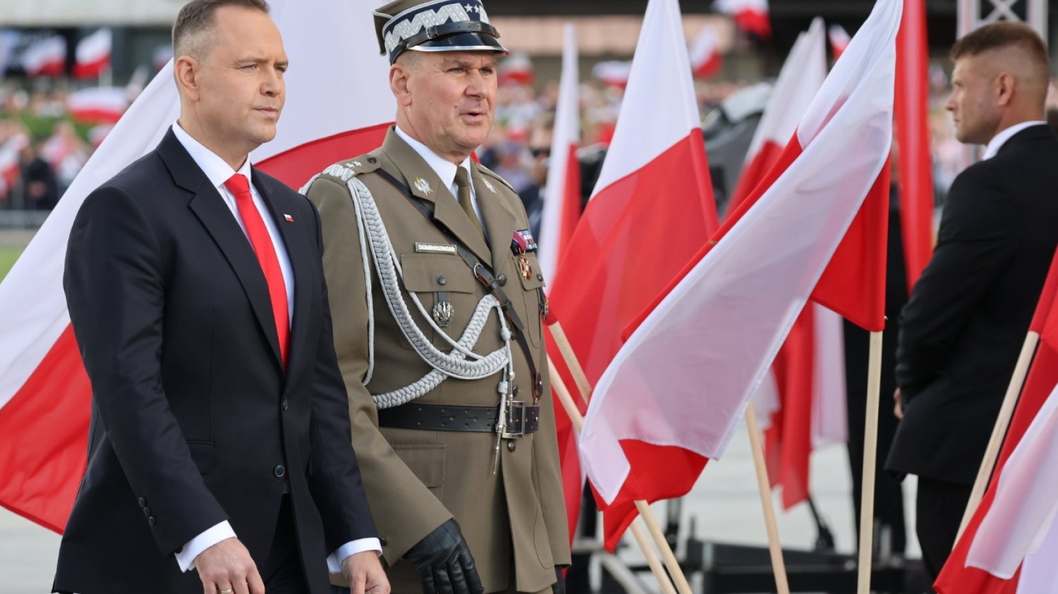 Pierwsze decyzje Nawrockiego w wojsku.