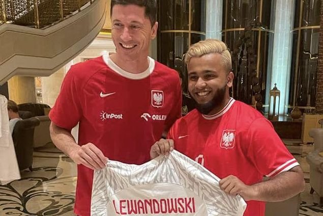 Tego kibica zna już cały świat. "Lewy" dotrzymał słowa, obaj spotkali się w Katarze