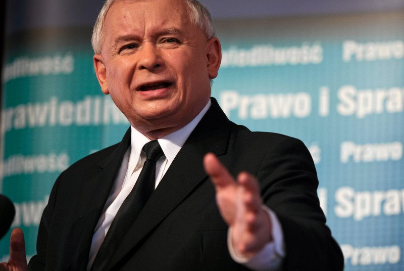 Jarosław Kaczyński nie odpowiada na pytania dotyczące "niemieckich wojsk w Polsce".