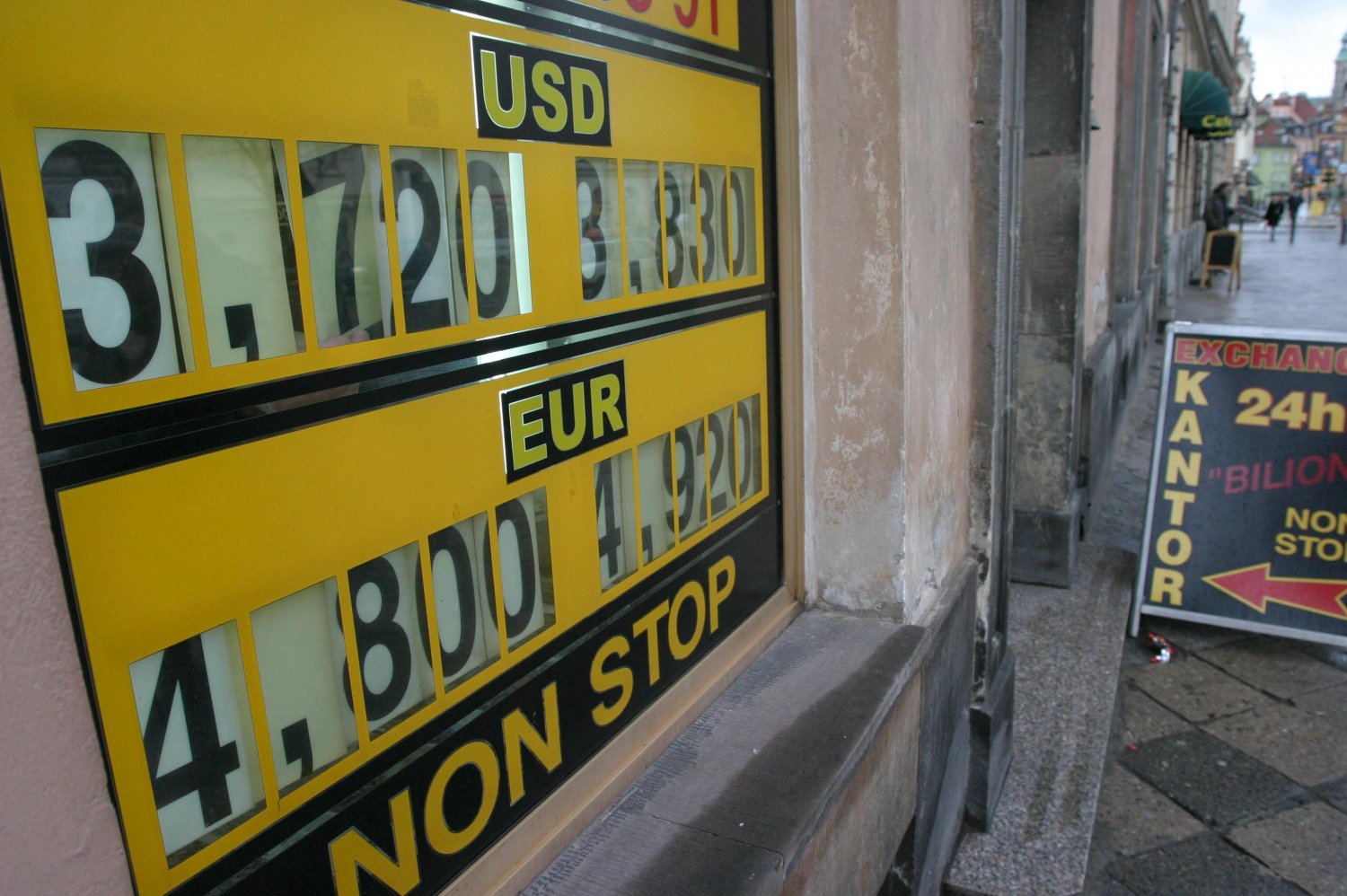 Kantor wymiany walut na Krakowskim Przedmieściu w Warszawie.
