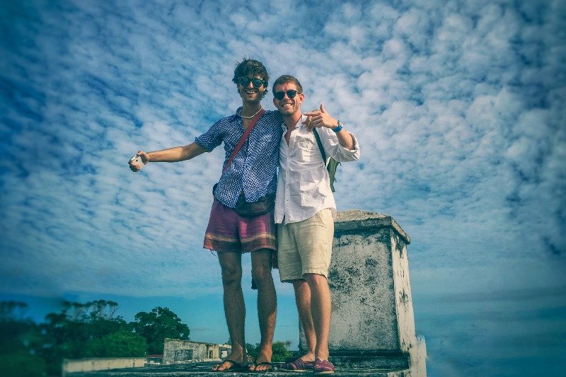 Mateusz Max Skoneczny i Mikołaj Radlicki spełniają swoje marzenia. Dzięki ich projektowi na Kickstarterze każdy będzie mógł, choć przez chwilę, mieć domek w egzotycznym kraju