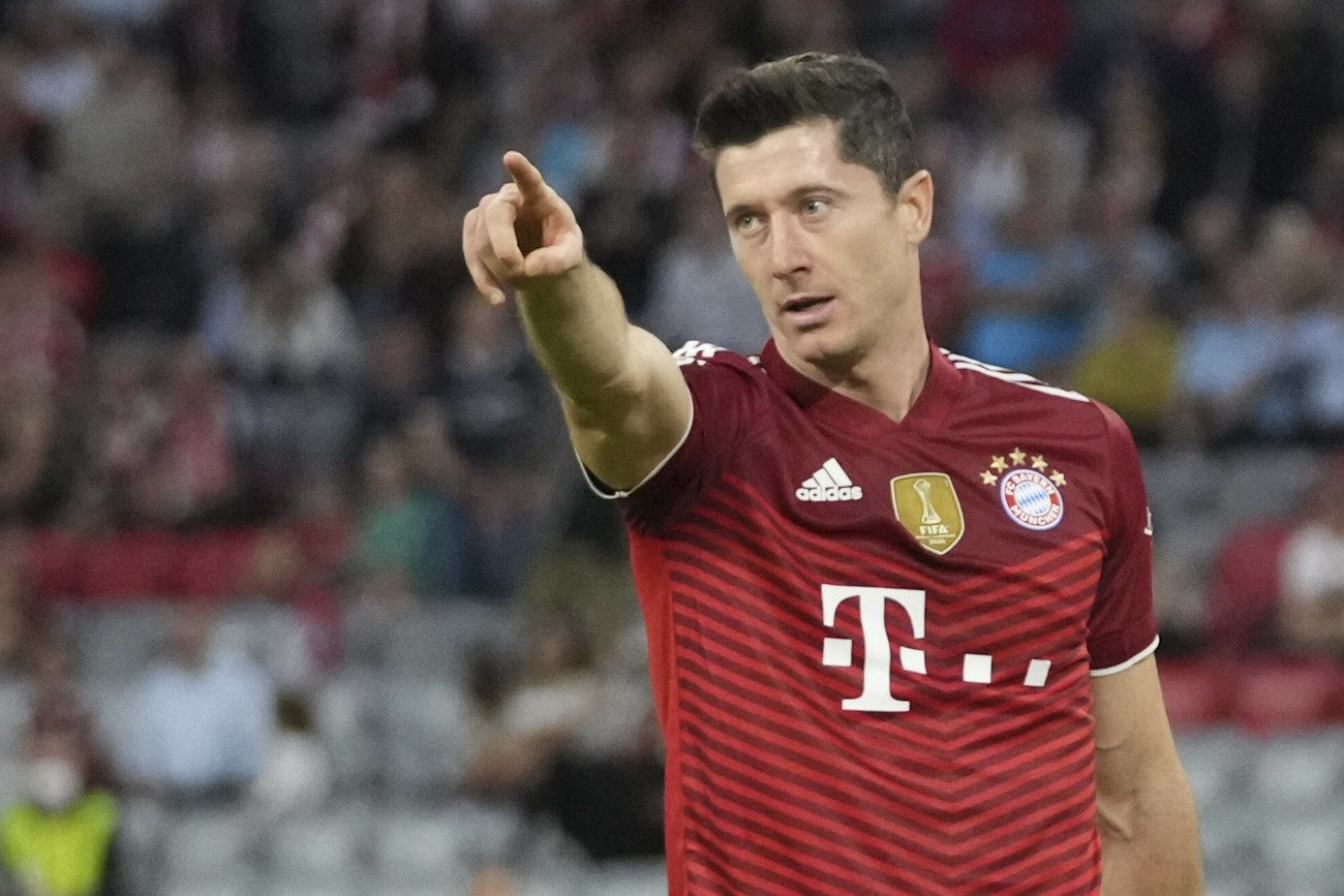 Robert Lewandowski ponownie jest łączony z klubem, do którego chciał się przenieść już kilka lat temu.