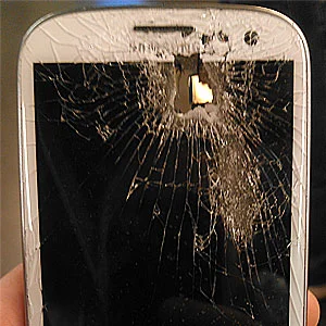 Przestrzelony telefon komórkowy.