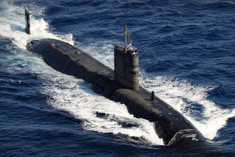 Brytyjski okręt podwodny uszkodzony. Prawdopodobnie zderzył się z krą gdy śledził Rosjan