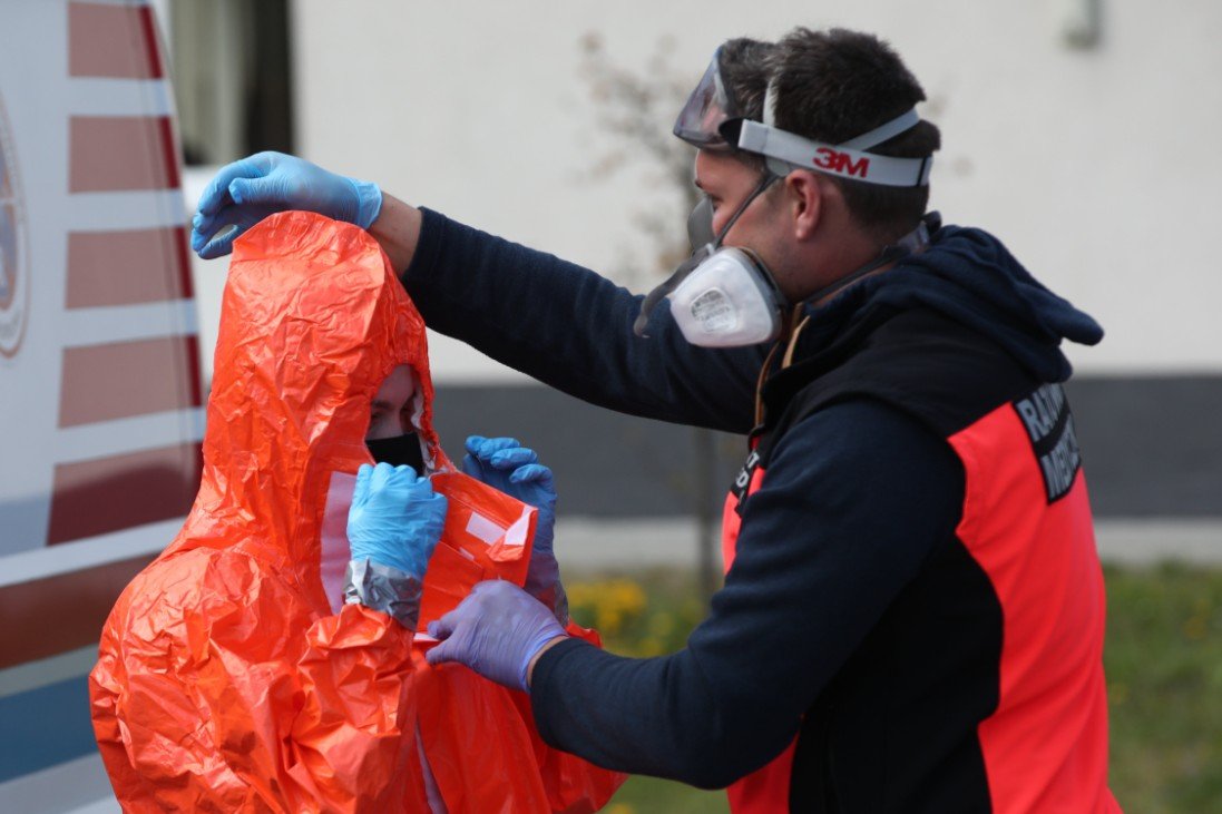 Nowe objawy zakażenia koronawirusem zaobserowano u jednej trzeciej badanych pacjentów.