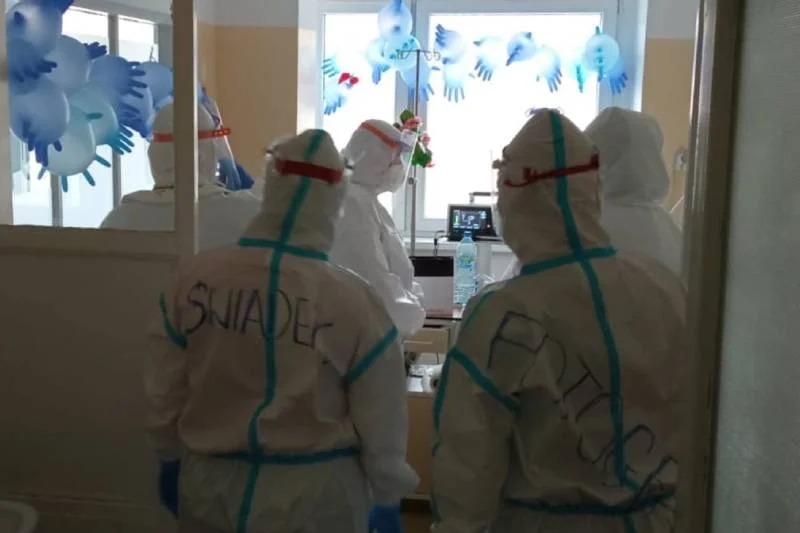 Do niecodziennej sytuacji doszło w Pomorskim Centrum Chorób Zakaźnych i Gruźlicy w Gdańsku, gdzie ślub wziął jeden z pacjentów zakażonych koronawirusem.
