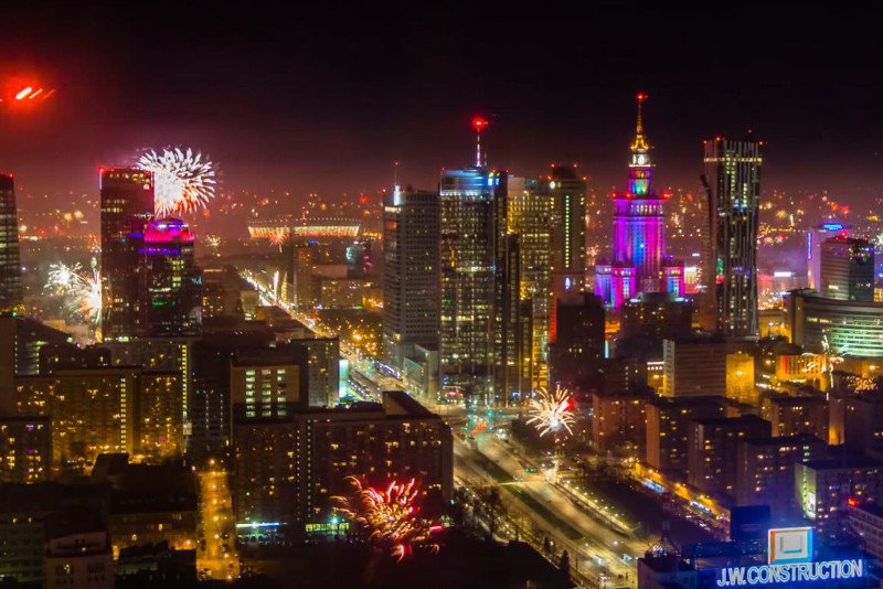 Stolicę w Sylwestra rozświetliły setki świateł.