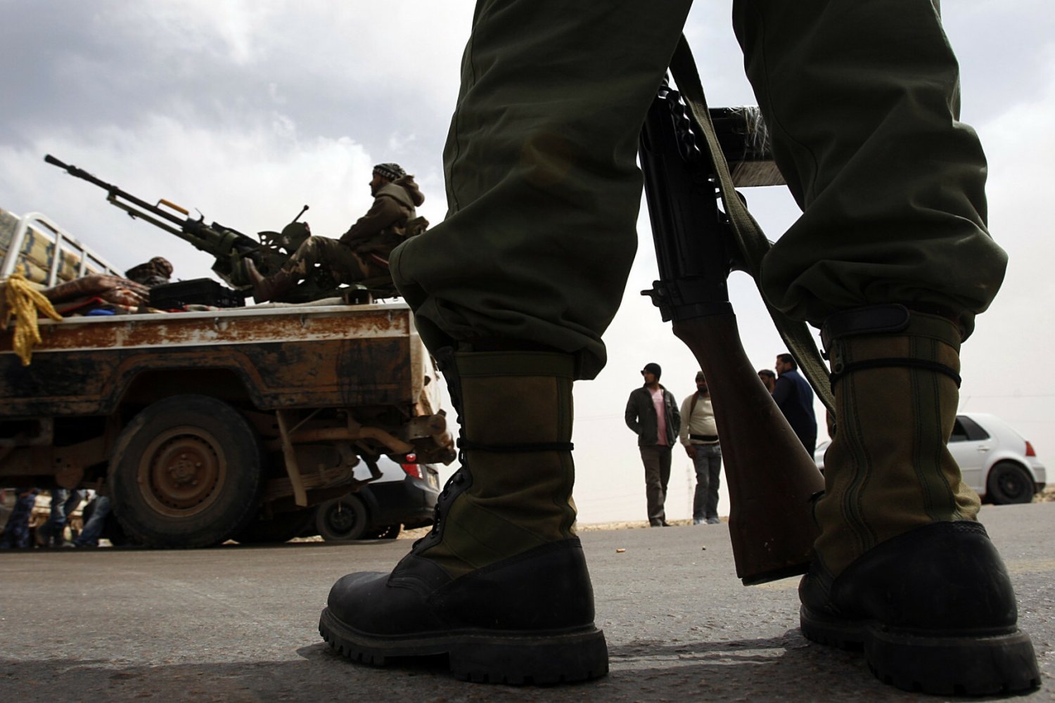 Phil Elwood, autor książki "Jak doradzałem dyktatorom", działał za kulisami wielkiej władzy i wielkich pieniędzy. W Rozmowie naTemat mówi o tym, jak zapłacił za robienie tego, co umiał, bez pytania o to, czy powinien.