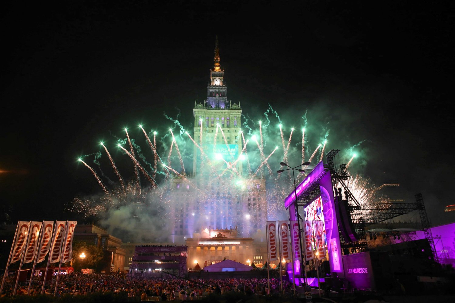 Warszawska strefa kibica podczas transmisji finału Euro 2012 wypełniła się po brzegi