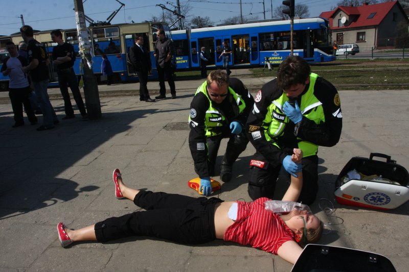 Jak rozpoznać stan zagrożenia życia i uratować człowieka?