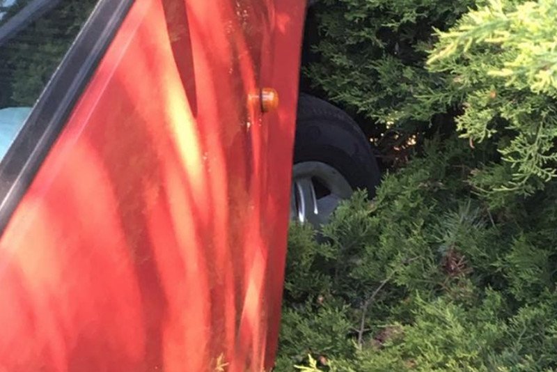 Poseł PO Sławomir Nitras zrobił zdjęcie samochodu posła PiS i umieścił na Facebooku.