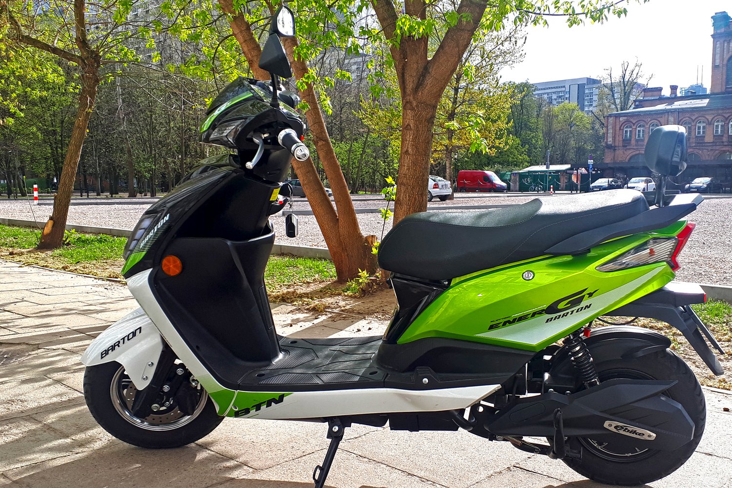 Barton Energy to tania alternatywa dla środków komunikacji miejskiej, rowerów i elektrycznych hulajnóg.