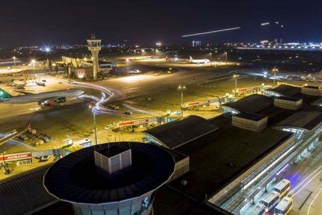 Na lotnisku w Stambule doszło do zamachu, jest wielu rannych.