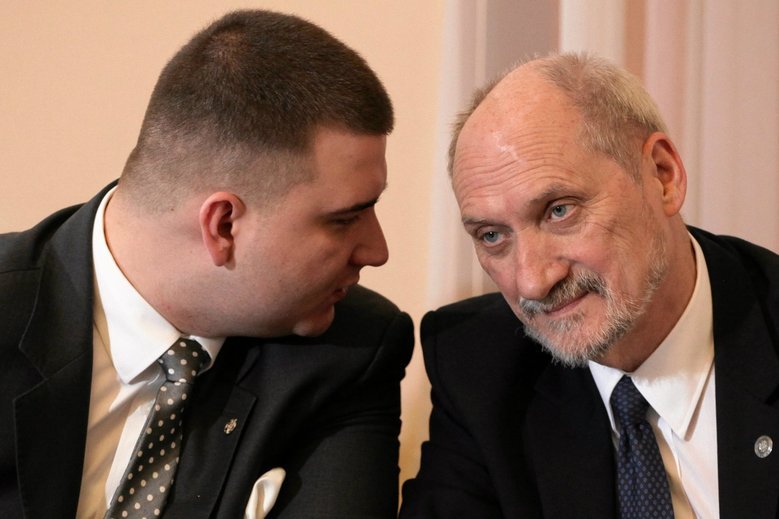 Antoni Macierewicz kolejny raz stanął w obronie byłego podwładnego Bartłomieja Misiewicza.