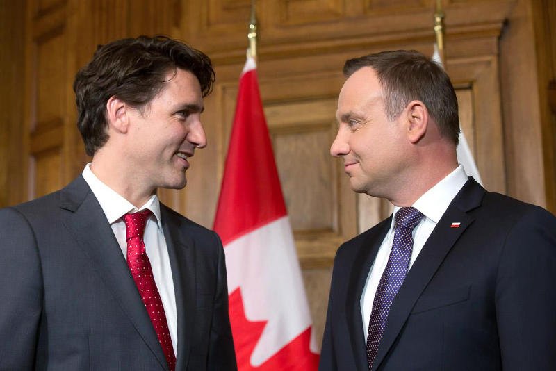 Justin Trudeau i Andrzej Duda rozmawiali o lipcowym szczycie NATO, który odbędzie się w Polsce.