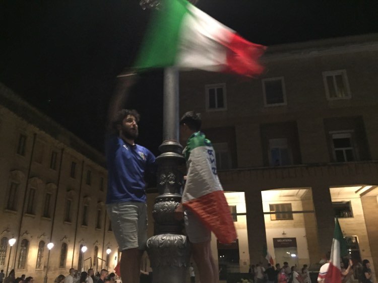 Włosi hucznie świętowali zwycięstwo w Euro 2020.