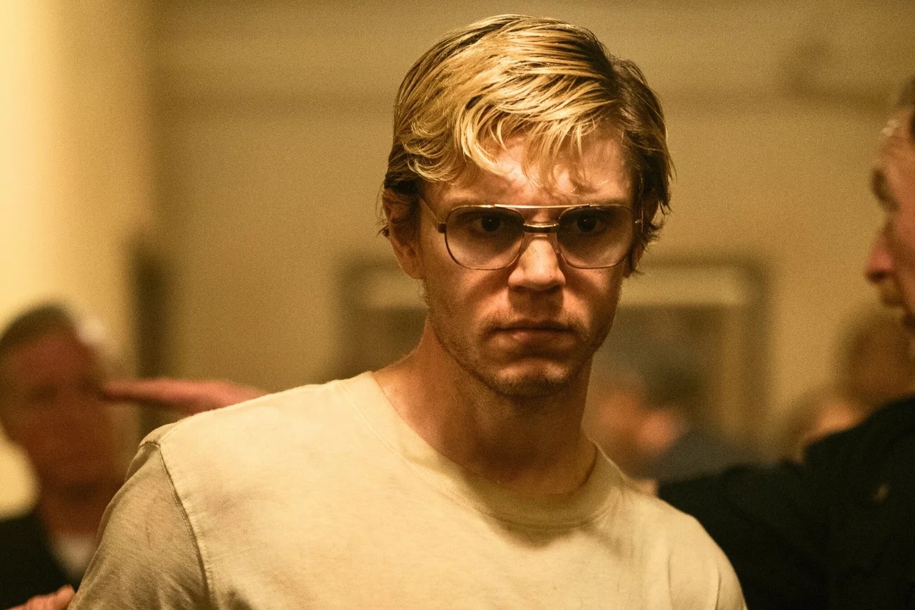 Evan Peters w serialu "Potwór"