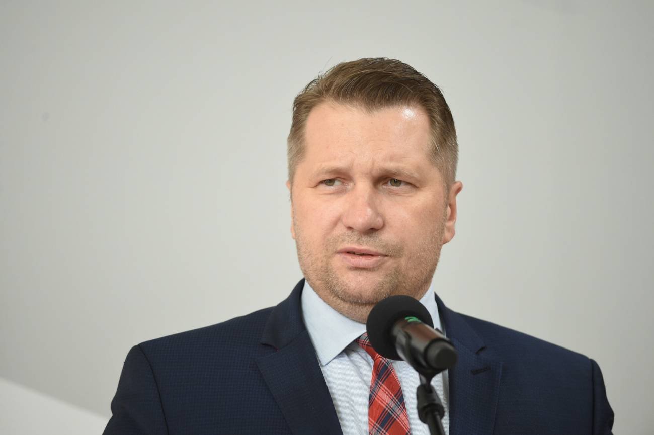 Przemysław Czarnek w rozmowie z "Polska Times" zapowiedział wyższe wynagrodzenia dla nauczycieli oraz znacznie mniej biurokracji w szkołach