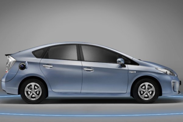Toyota Prius Plug In z silnikiem hybrydowym. Czy Renault dorówna japońskiej marce?