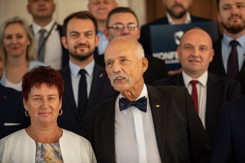 Według najnowszego sondażu Konfederacja może liczyć na 5 proc. głosów.