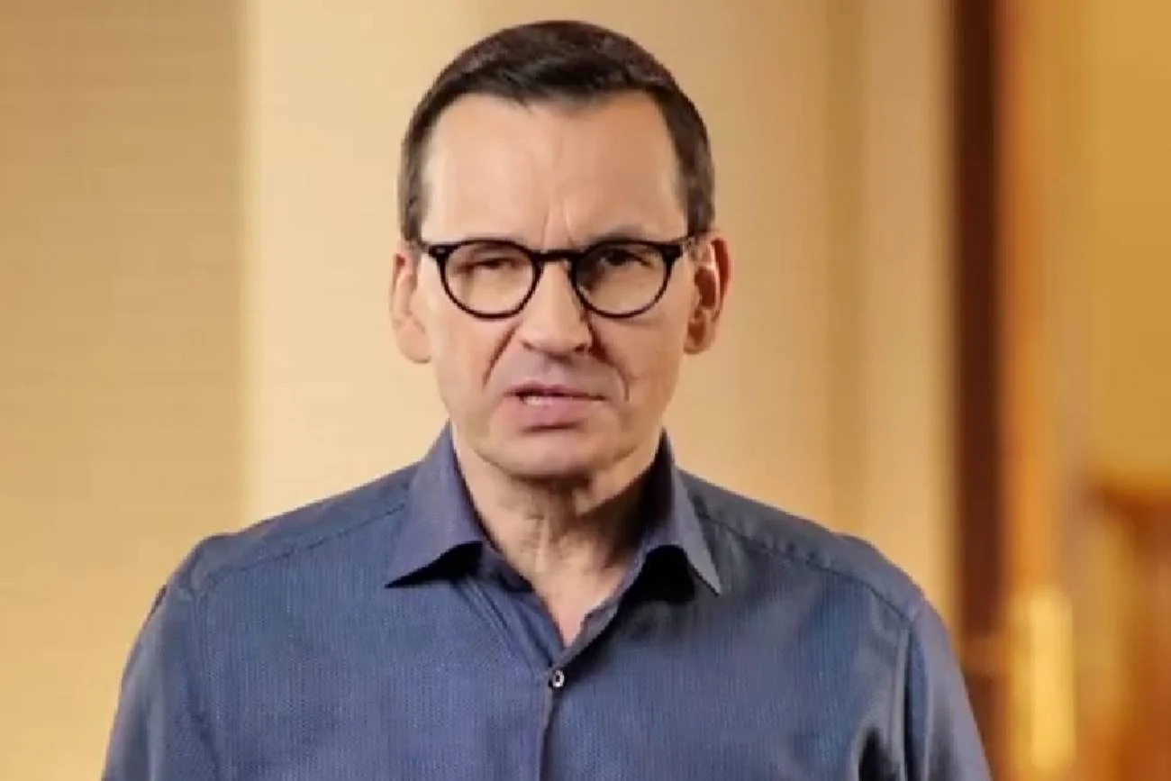 Mateusz Morawiecki docina Hołowni. Show i popcorn