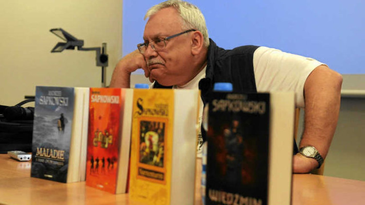 Netflix nakręci serial o Wiedźminie Andrzeja Sapkowskiego.