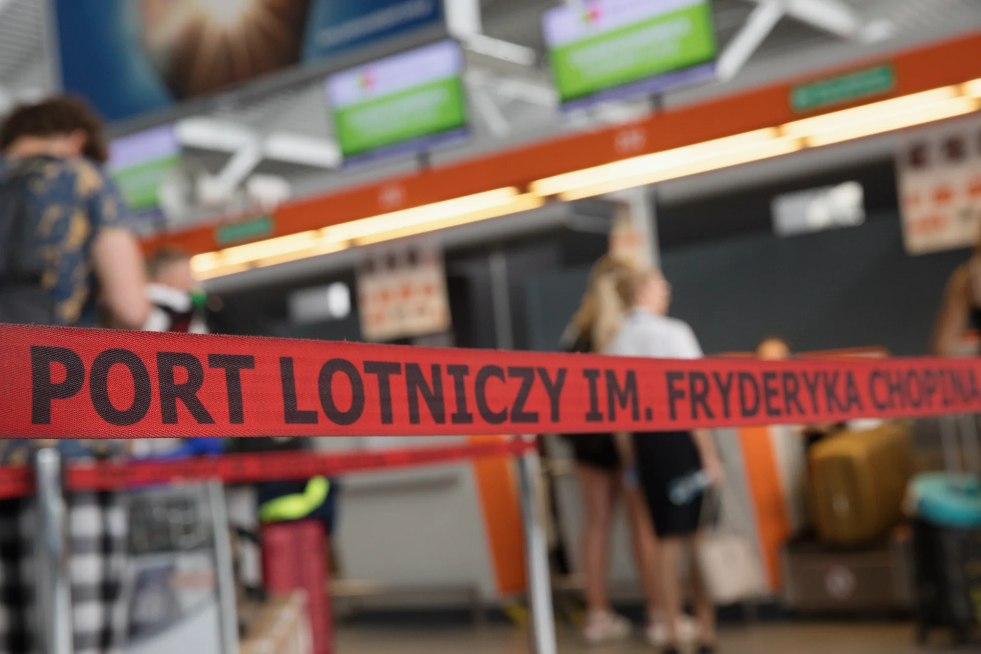 Pierwszy samolot z ewakuowanymi z Izraela wylądował w Warszawie. Pierwszy samolot z ewakuowanymi z Izraela wylądował w Warszawie.