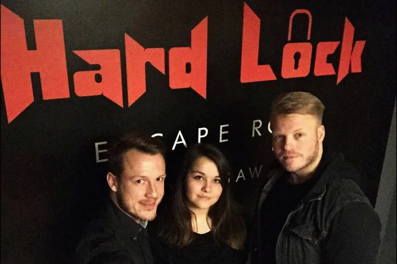 Rozrywka, jaką jest Escape Room, może być świetnym sposobem na spędzenie czasu z bliskimi. Jedną z takich usług świadczy warszawski Hard Lock Escape Room, założony przez trójkę pasjonatów gier tego gatunku