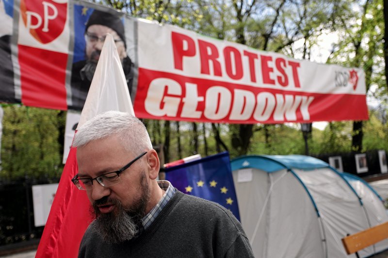 Miasteczko namiotowe KOD wyrosło na wiosną tego roku. Nikt nie przypuszczał, że będzie stało tak długo. Głodówki protestujący KOD-owiec zaniechał po 39 dniach.