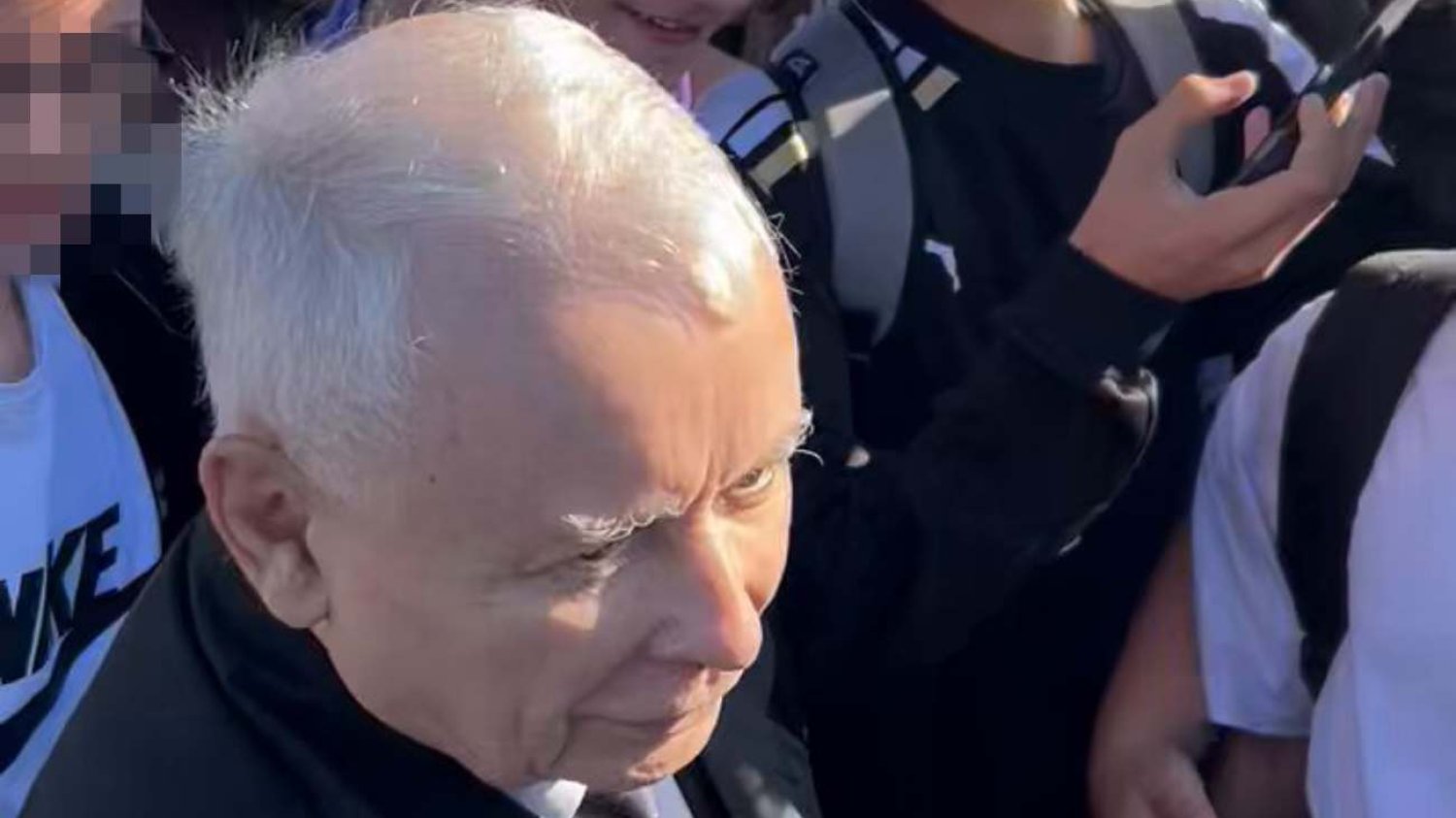 Jarosław Kaczyński podczas miesięcznicy smoleńskiej  wyszedł do młodzieży.