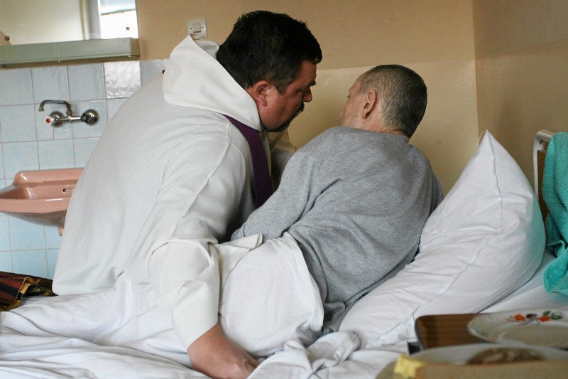 Rozmowy z chorym nie należą do najłatwiejszych... Można jednak wyrobić w sobie tę umiejętność.