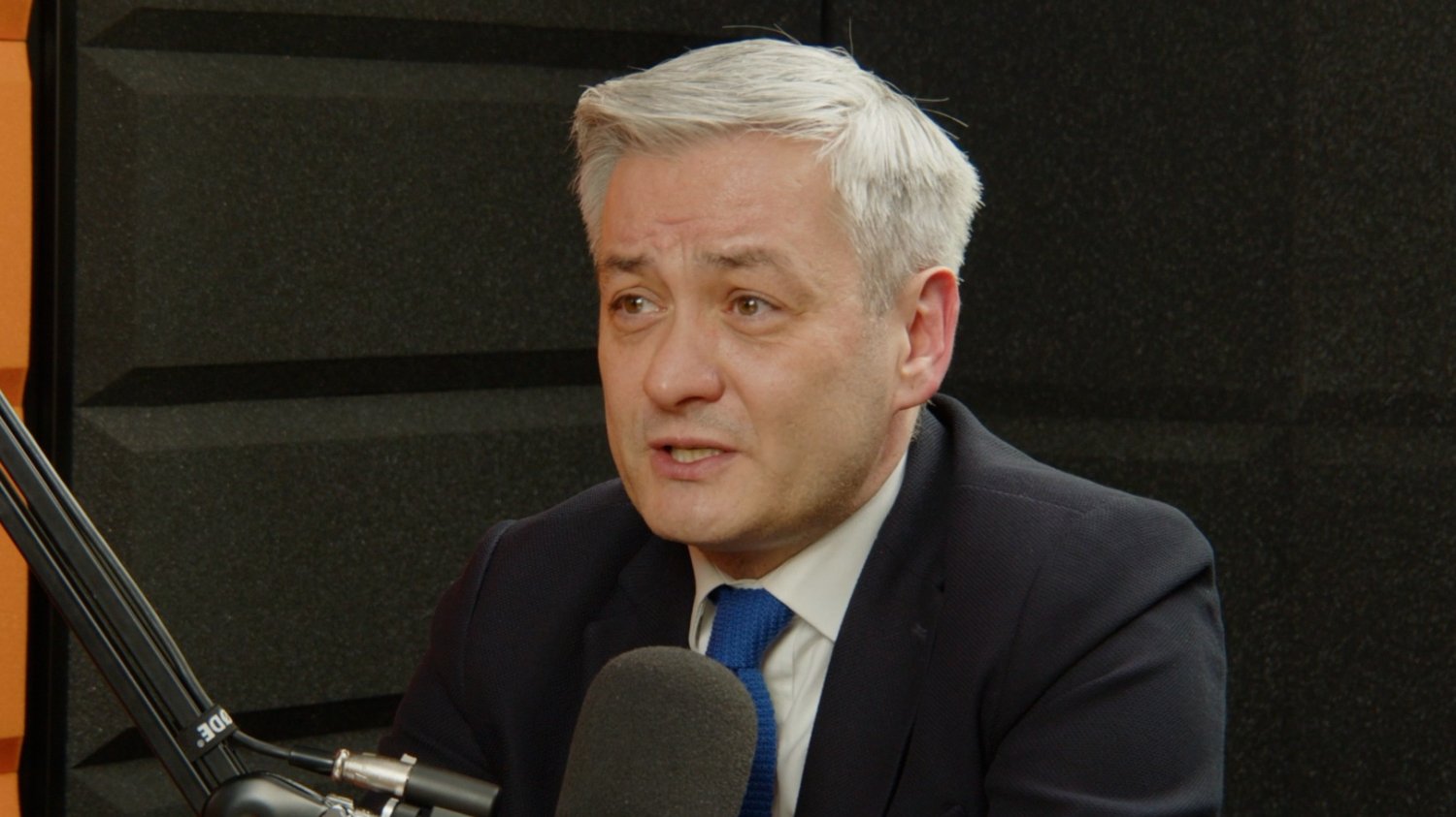 Robert Biedroń opowiedział o próbie przekupstwa przez ambasadora Azerbejdżanu.