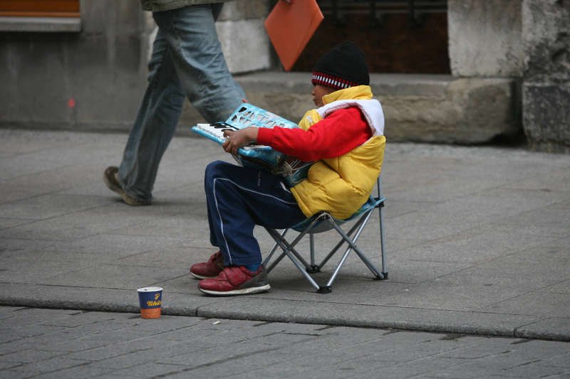 Rzecznik Praw Dziecka apeluje, by nie dawać żebrzącym dzieciom pieniędzy