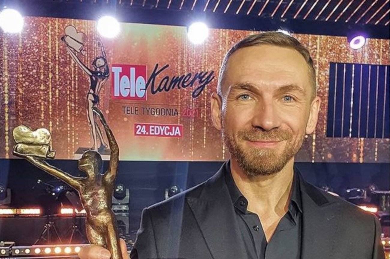 Przemek Kossakowski dostał Telekamerę w 2021 roku za program "Down The Road"