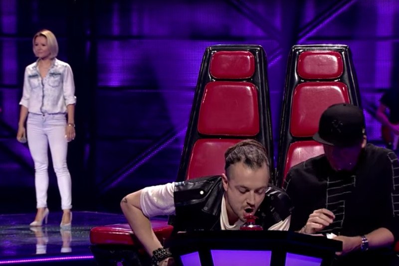 Tomson i Baron raczej nie pojawią się w najnowszym sezonie "The Voice of Poland". Na zdjęciu - przesłuchania w ciemno w VII edycji, na scenie Anna Karwan.