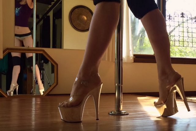 W kilka lat pole dance zawędrował z nocnych klubów do salonów