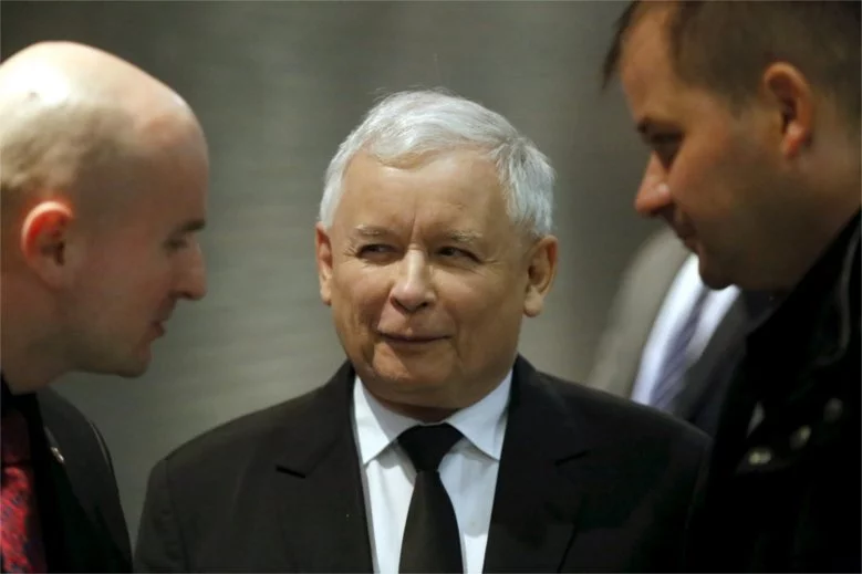 Z nowego sondażu wynika, że Jarosław Kaczyński może spać spokojnie.