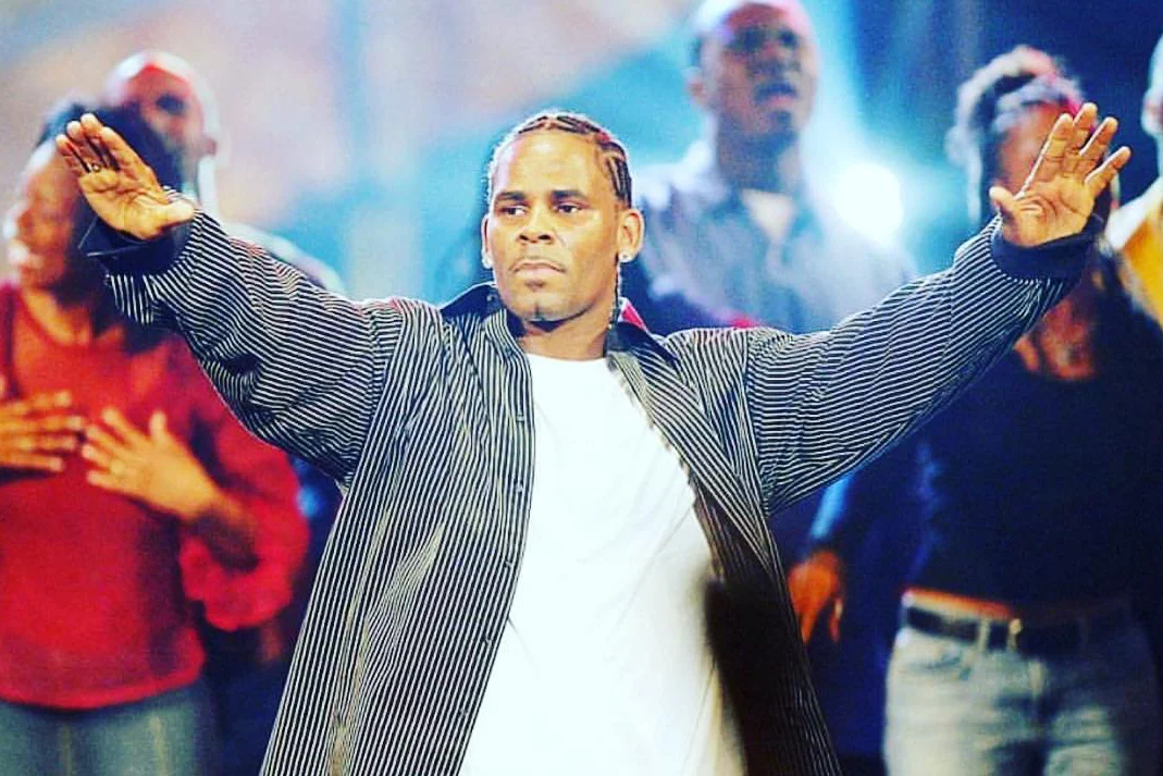Dokument o R. Kelly wstrząsnął Ameryką. Muzyk jest oskarżany o potworne rzeczy - pedofilię i więzienie kobiet