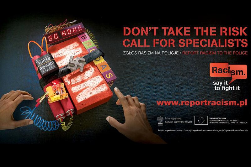 MSW rozpoczęło kampanię przeciwko rasizmowi "Nie ryzykuj, zadzwoń po specjalistów"