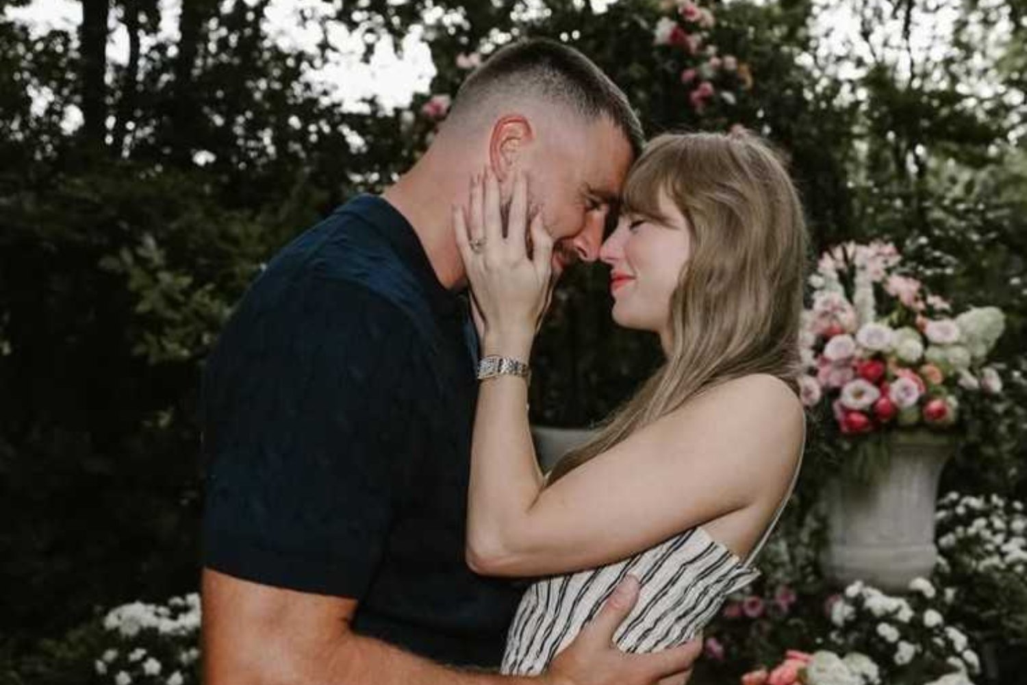 Taylor Swift właśnie się zaręczyła. Gwiazda pokazała pierścionek