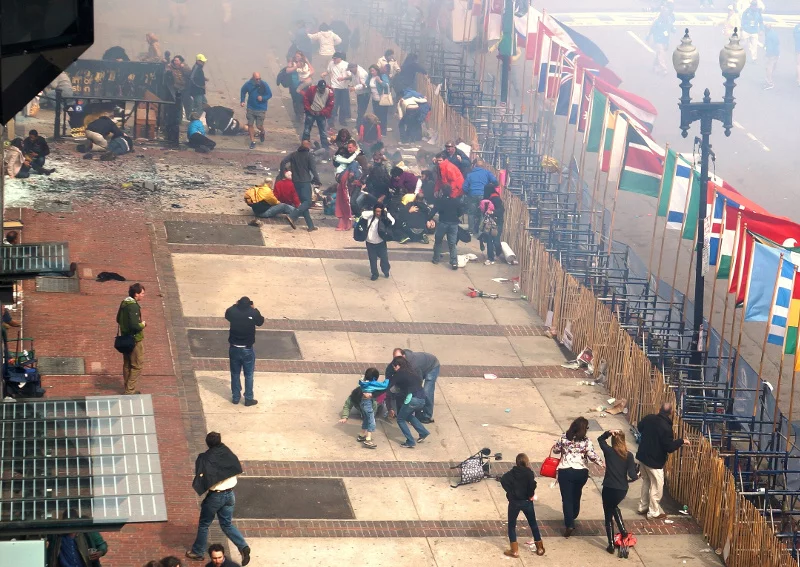 O godz. 14:49 czasu polskiego trasą maratonu w Bostonie wstrząsnęły dwa wybuchy.
