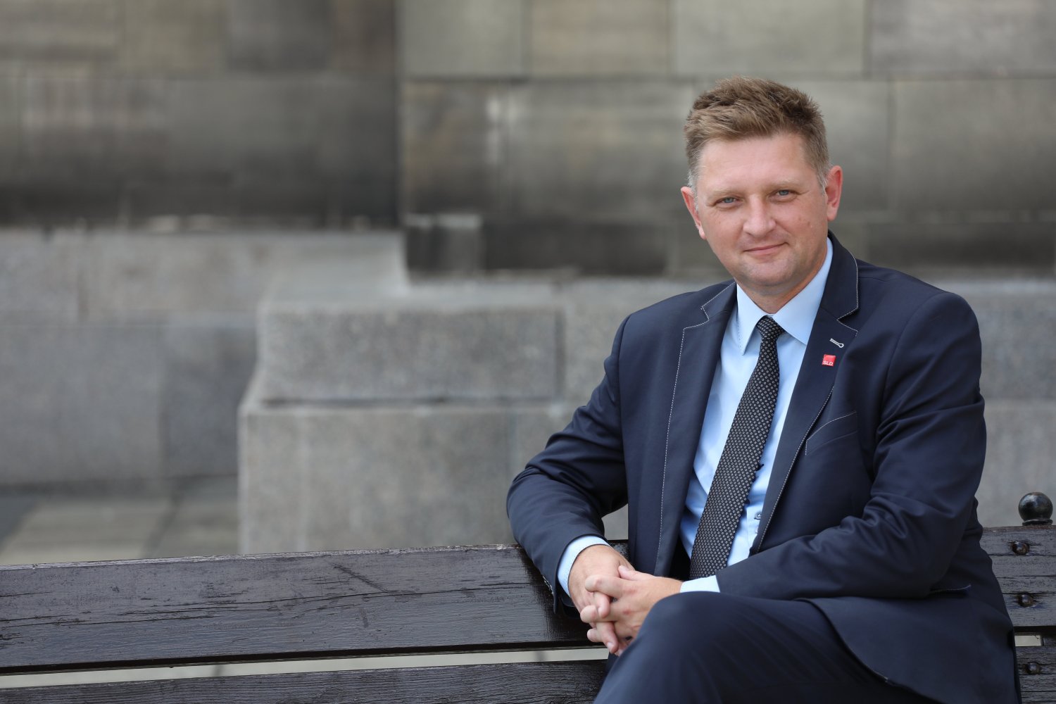 Andrzej Rozenek opisał w tygodniku "NIE" zawiadomienie, jakie do prokuratury złożył były oficer CBA. Funkcjonariusz twierdzi, że istnieje sekstaśma marszałka Kuchcińskiego, a kierownictwo CBA próbowało tuszować aferę.