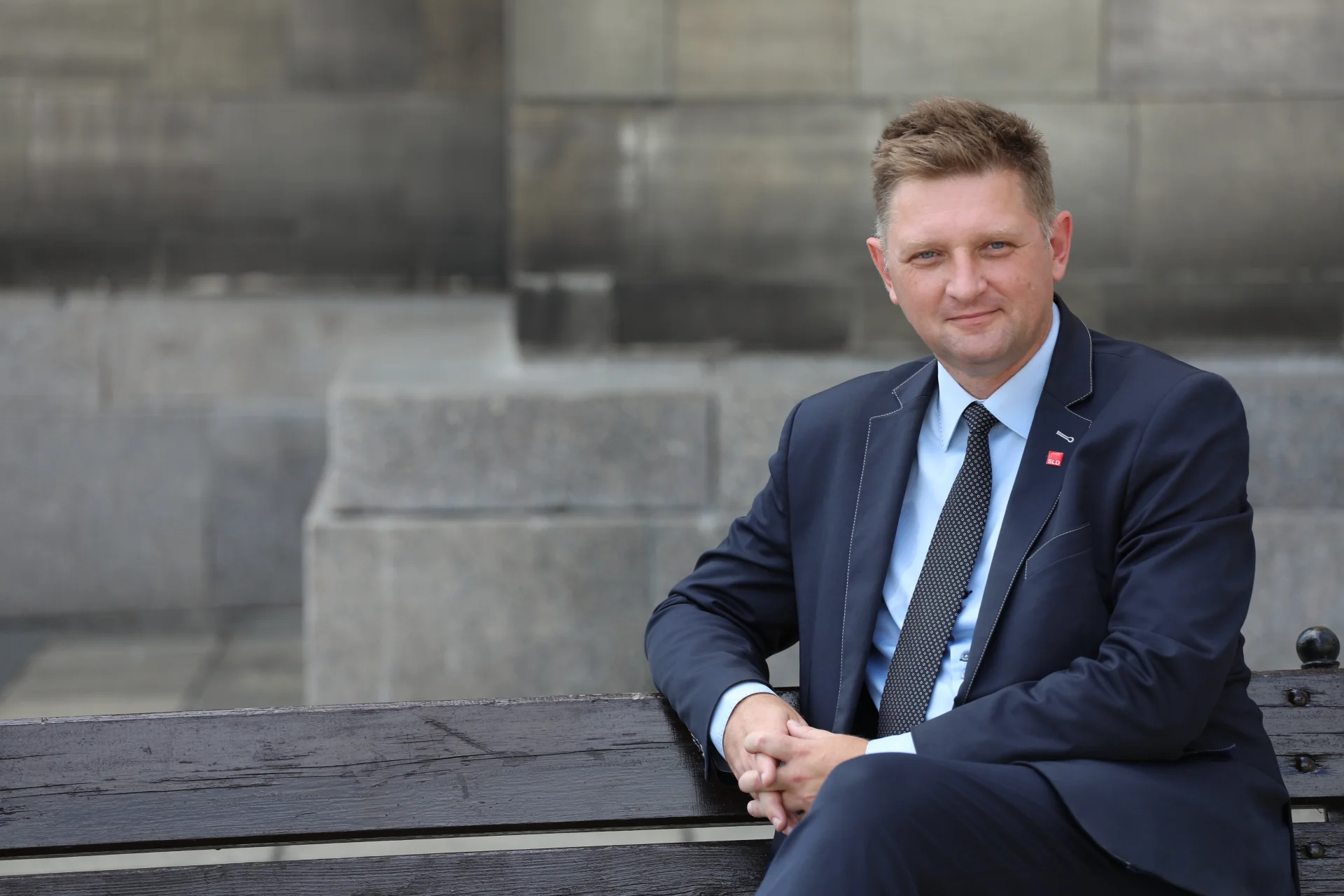 Andrzej Rozenek opisał w tygodniku "NIE" zawiadomienie, jakie do prokuratury złożył były oficer CBA. Funkcjonariusz twierdzi, że istnieje sekstaśma marszałka Kuchcińskiego, a kierownictwo CBA próbowało tuszować aferę.