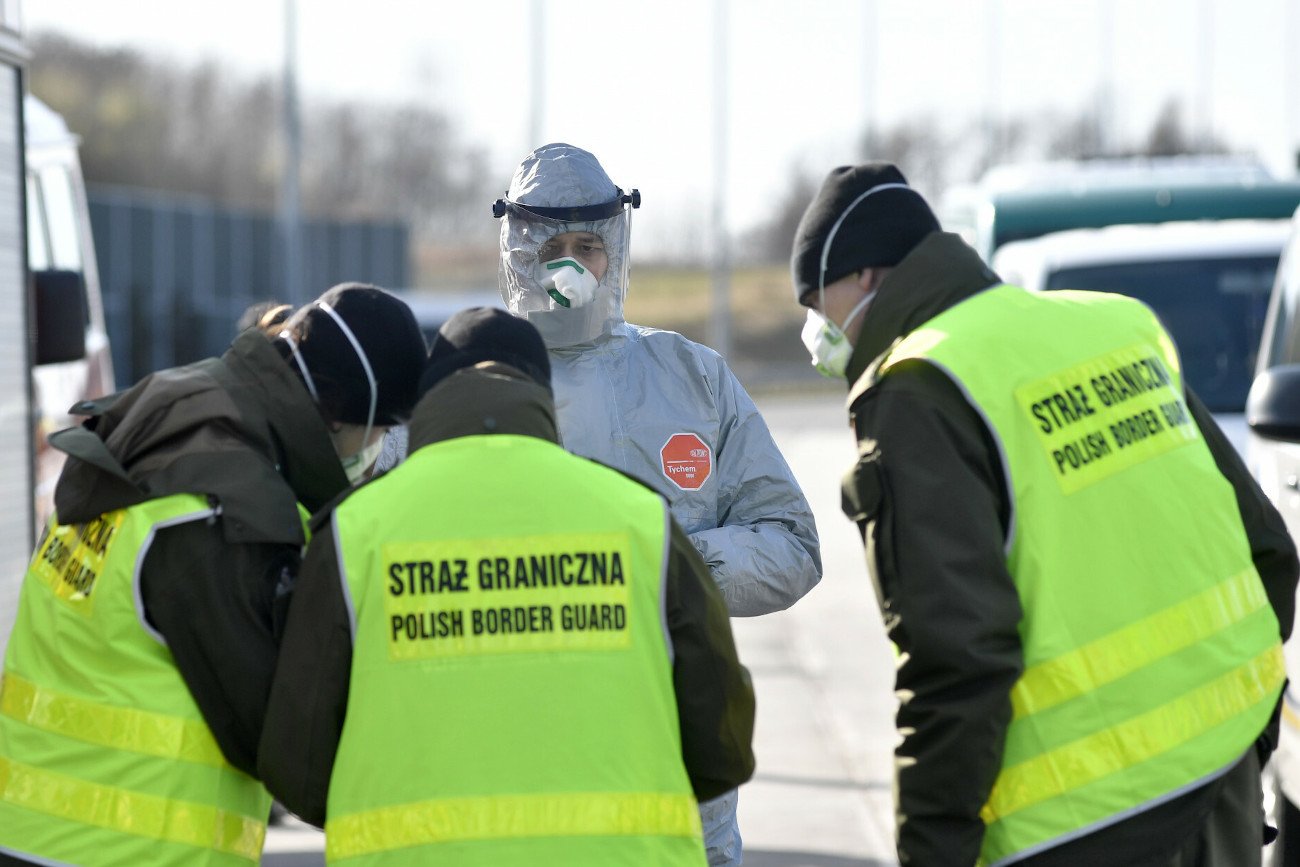 Od 22 listopada obowiązuje nowe prawo zaostrzające zasady epidemiczne w Czechach. (zdjęcie ilustracyjne)