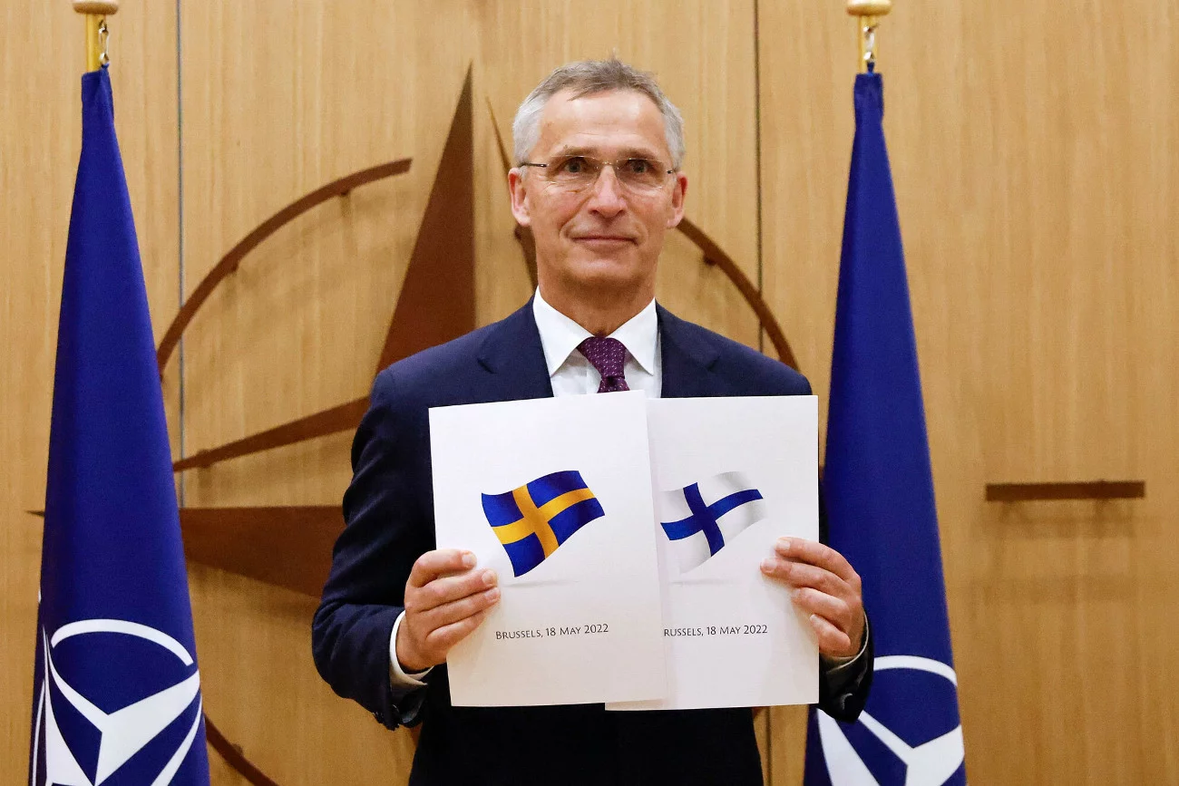 Szwecja i Finlandia zdecydowały się ubiegać o członkostwo w NATO. W UE pozostanie tylko garstka państw poza Sojuszem.