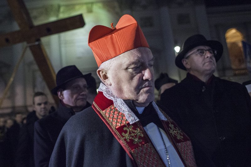 Zdaniem kardynała Nycza posłowie powinni zawiesić protest na czas świąt.