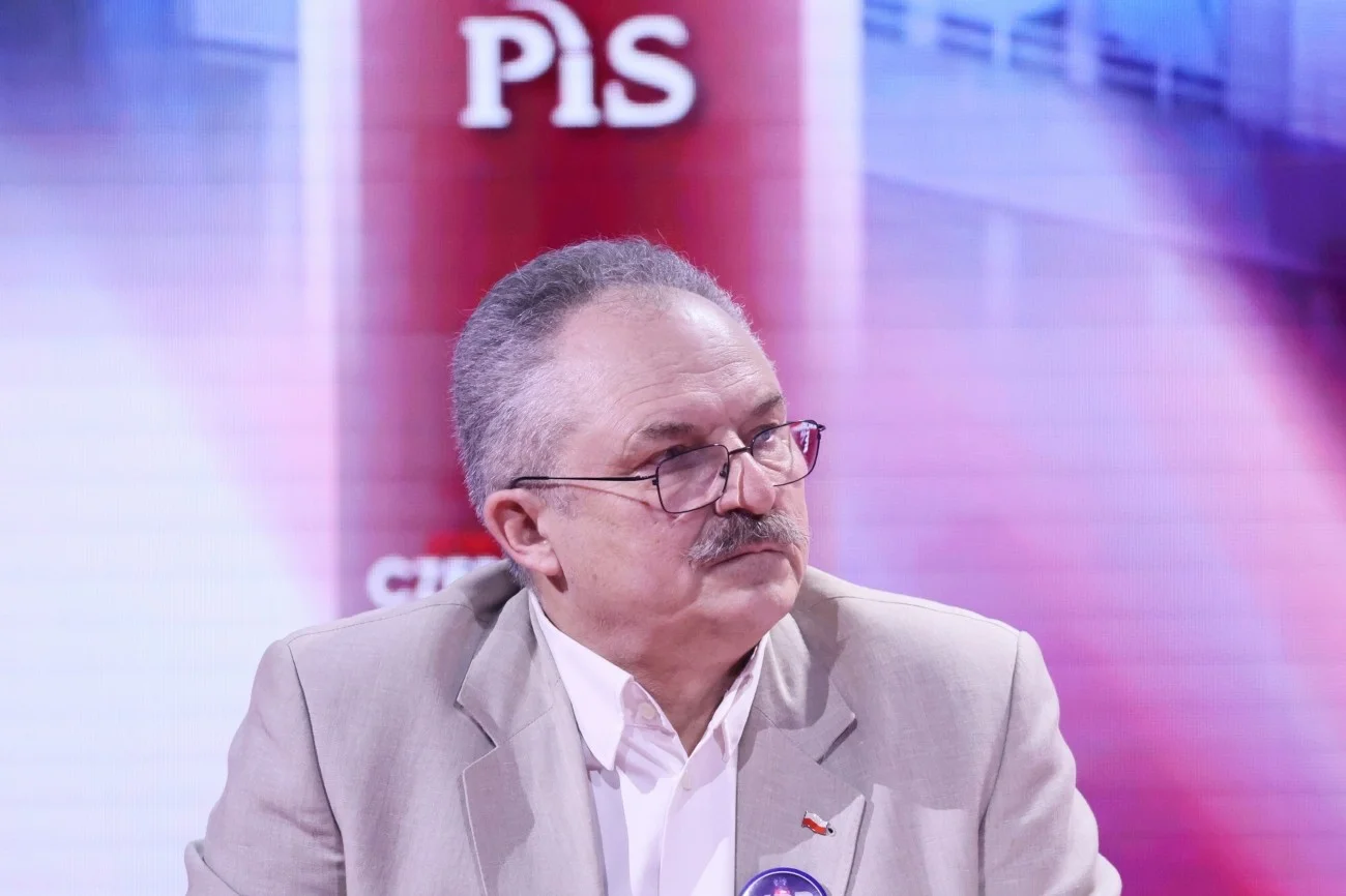 Marek Jakubiak dostał się do Sejmu z listy PiS. Jest kandydatem na prezydenta koła Wolni Republikanie. Marek Jakubiak, kandydat na prezydenta koła Wolni Republikanie.