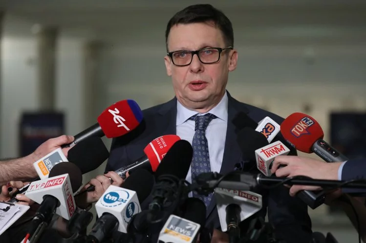 Obrady sejmowej komisji sprawiedliwości trwały ponad 10 godzin. Opozycja zwracała uwagę na skandaliczne zachowanie przewodniczącego Marka Asta.